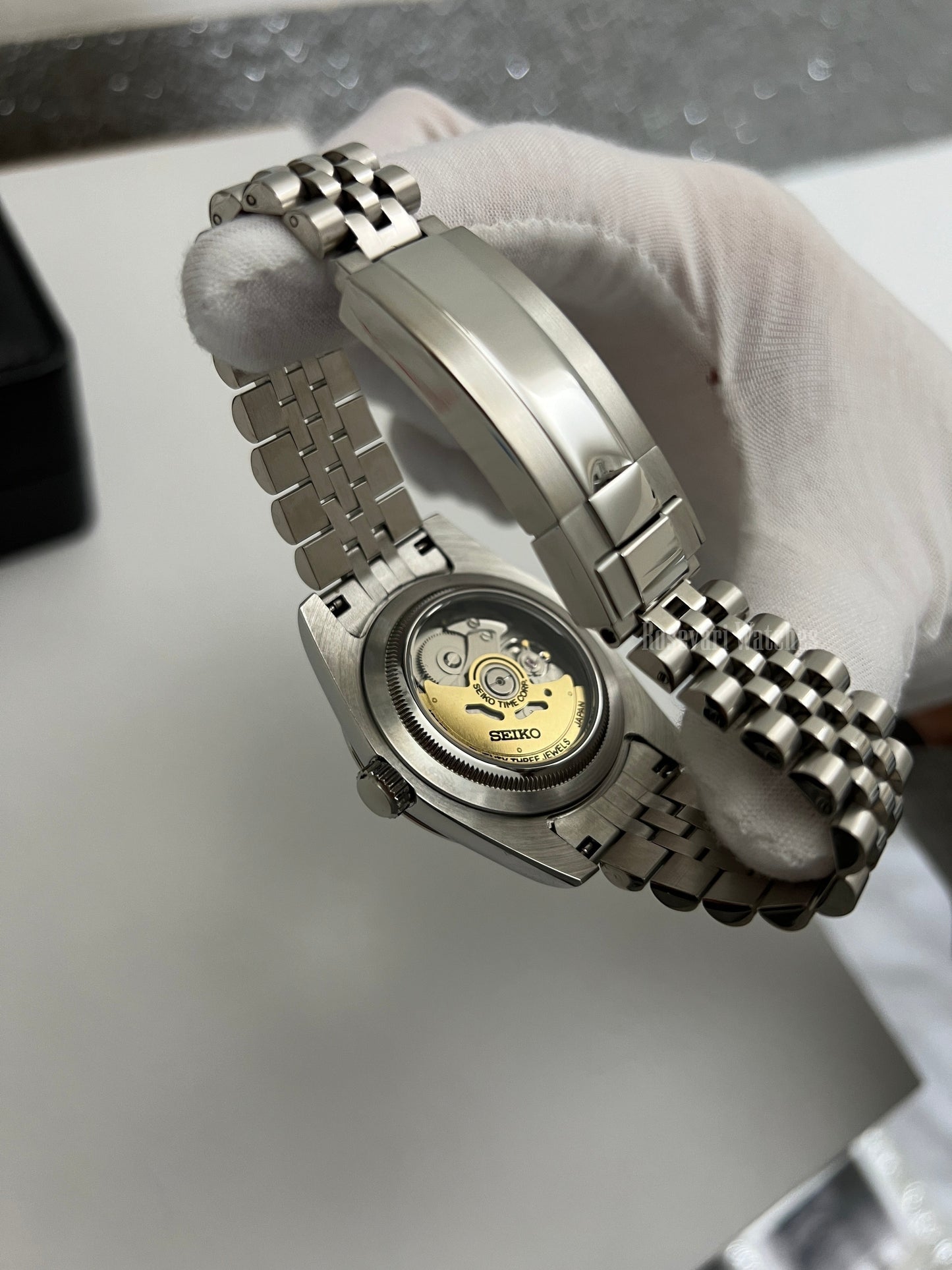 Datejust (Arabic Royal Blue) Seiko NH35 automatic mod watch. A close up of the watch caseback showing the mechanical movement and the jubilee bracelet clasp.
